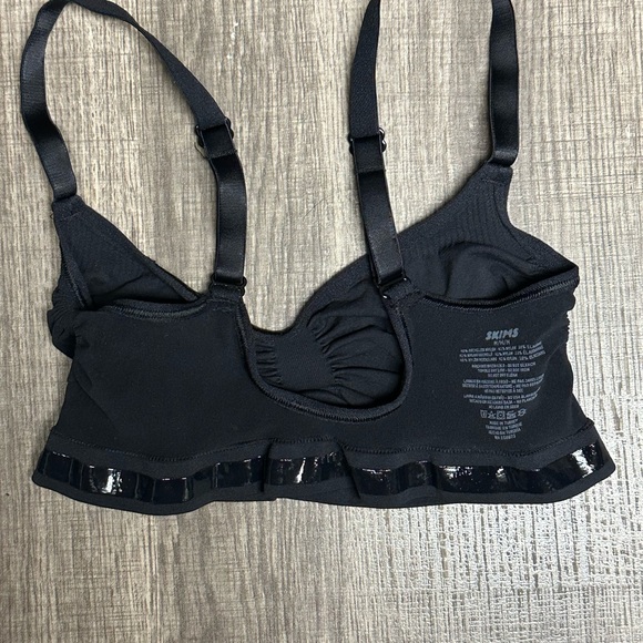 SKIMS Black Sculpting Bralette Bra | Adjustable Straps | Like New - Picture 4 of 5
